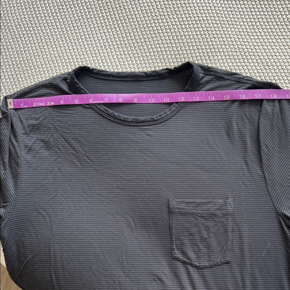 Vuori Men's Black Short-Sleeve Tee - Picture 6 of 9